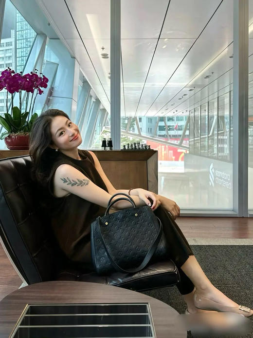 LV 蒙田 中号 黑色 压纹牛皮 手提 单肩包 商品图3