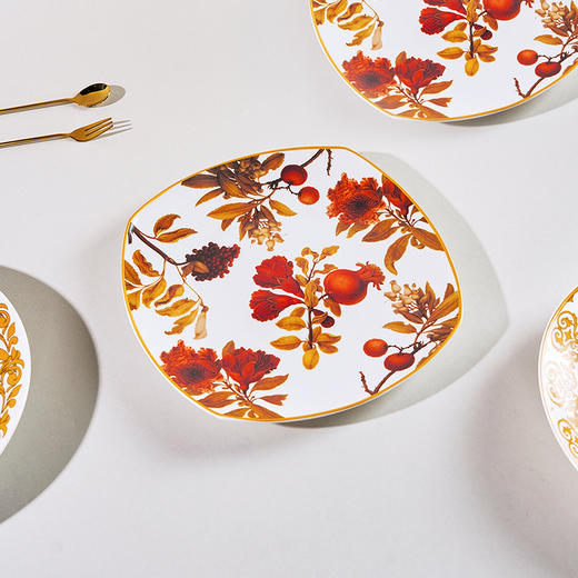 大英博物馆 新巴洛克系列 榴华叠影骨瓷盘 商品图1