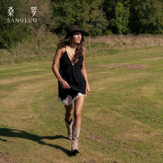 SANGLUO桑罗睡裙蕾丝拼接V领吊带裙礼物 商品图4