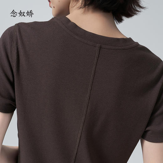 【商场同款】CNE6355 “ 软糯显瘦T恤 ” 摩卡色好穿不挑肤 粘纤材质舒爽好打理 商品图4