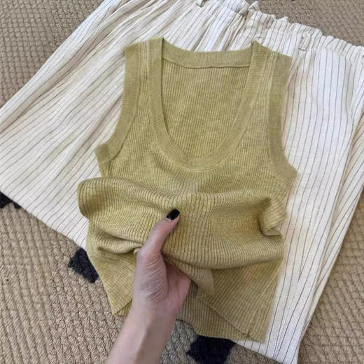 强推超百搭【糯糯叽叽！买一送一】冰丝薄款U领针织背心 女夏季2026新款嫩黄色显白 洋气外穿吊带上衣 商品图1