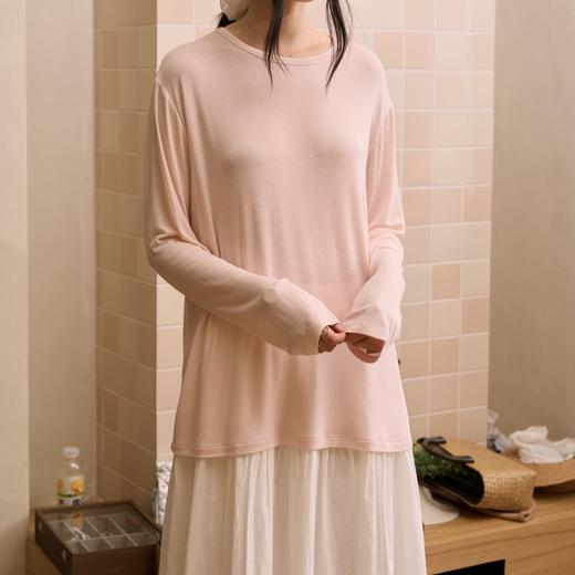 老米优品🎈 天丝+蚕丝+羊毛《宽松明线松弛感防晒TEE》兰精天丝+桑蚕丝+绵羊毛，软糯透气， 宽松版型 ，后背独特装饰线 手感柔软 自然顺垂 商品图2