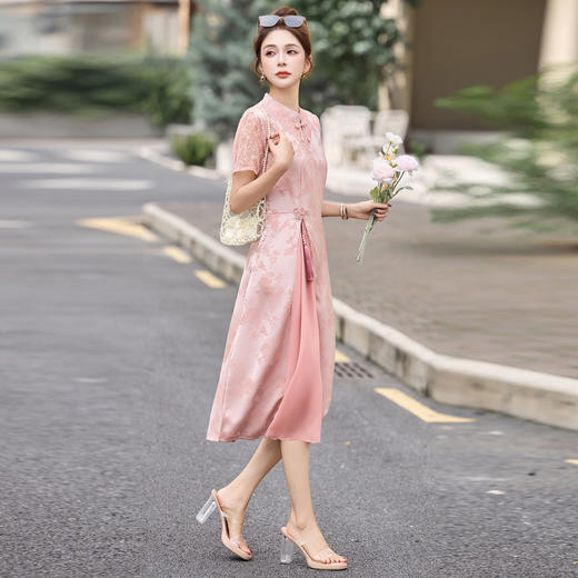 「自」全新升级【铂金会员284/天猫379/差价95】(71609)洛诗琳新中式蕾丝拼接连衣裙2026春季国风立领收腰提花裙女 商品图3