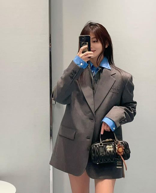 314-1大爆款 miu女士撞色拼接西服 深灰/蓝色袖口西装 商品图5