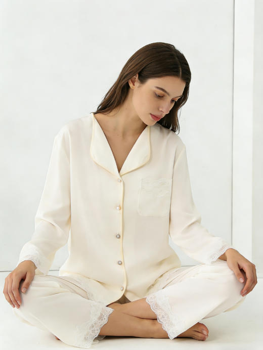 「免费试穿」「维多利亚定制款蕾丝睡衣」洛诗琳2026维多利亚定制款春季新款冰丝+蕾丝花边家居翻领睡衣两件套99727(7天左右发货) 商品图7