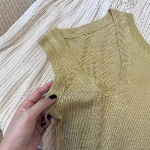 强推超百搭【糯糯叽叽！买一送一】冰丝薄款U领针织背心 女夏季2026新款嫩黄色显白 洋气外穿吊带上衣 商品图3