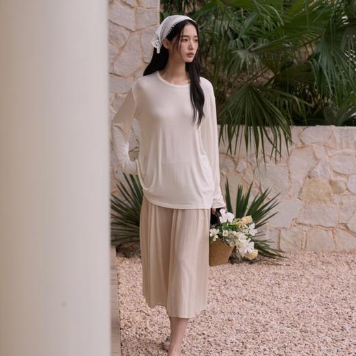 老米优品🎈 天丝+蚕丝+羊毛《宽松明线松弛感防晒TEE》兰精天丝+桑蚕丝+绵羊毛，软糯透气， 宽松版型 ，后背独特装饰线 手感柔软 自然顺垂 商品图5