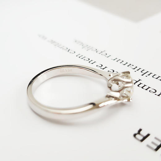 【天然正品】AU750白金经典时尚扭臂四爪款0.53克拉钻石戒指12号（戒圈可改）060326NJS18 商品图7