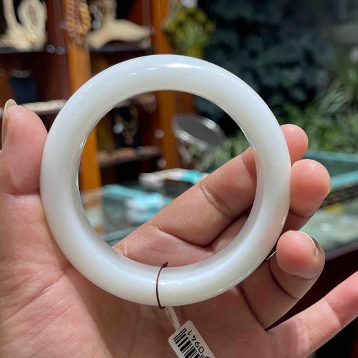 7000元/只玉化砗磲手镯 商品图2