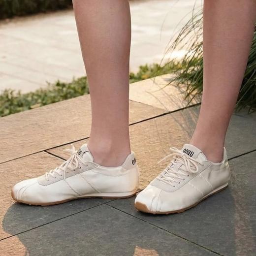 芭蕾绸缎平底圆头运动休闲鞋｜缎面拼接反绒皮复古设计，好穿又好看！ 商品图1