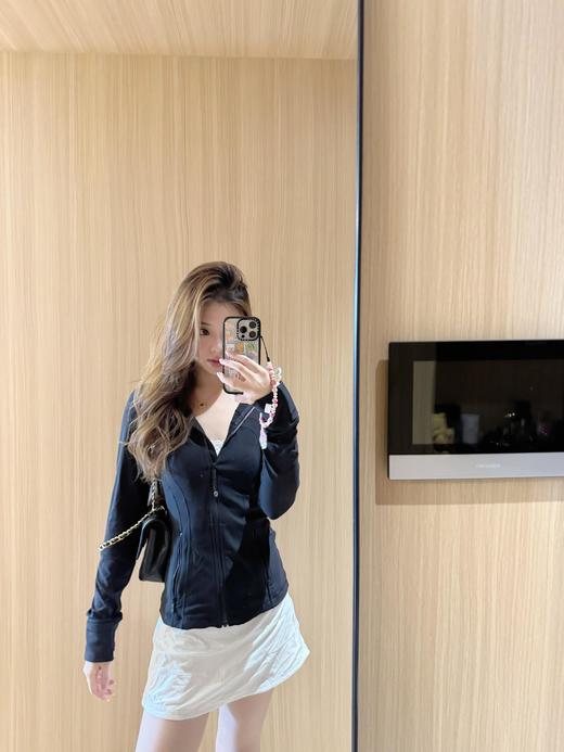 【体验无断层】lululemon 露露乐檬Define立领纯色瑜伽服 谁穿都会好看的一款 很瘦的身材能有曲线 微胖的身材能有腰线 真的是非常神奇的剪裁！ 商品图3