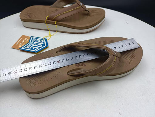 原单正品 cobian人字拖
一双以终身舒适度为口号的拖鞋
橡胶大底接近0.5cm，中低复合了三层
真的舒服啊，官方就没有低于40美金的拖鞋
且自带足弓
码数:41-46码全 商品图6