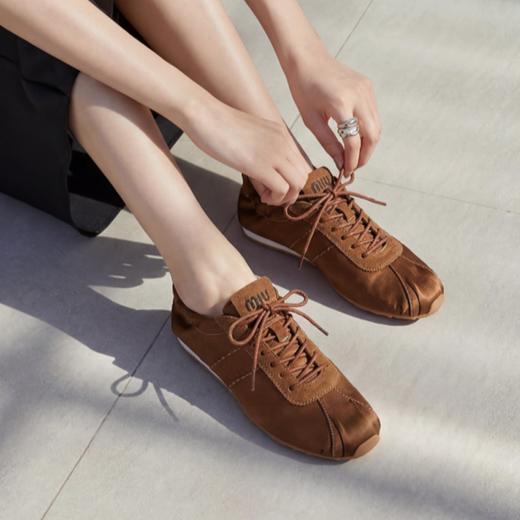 芭蕾绸缎平底圆头运动休闲鞋｜缎面拼接反绒皮复古设计，好穿又好看！ 商品图3