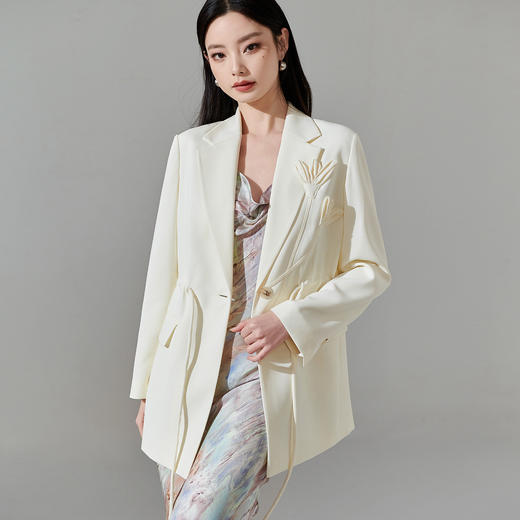 芳外优雅设计感立体花西装轻奢减龄显瘦外套女8T24AW0134 商品图2