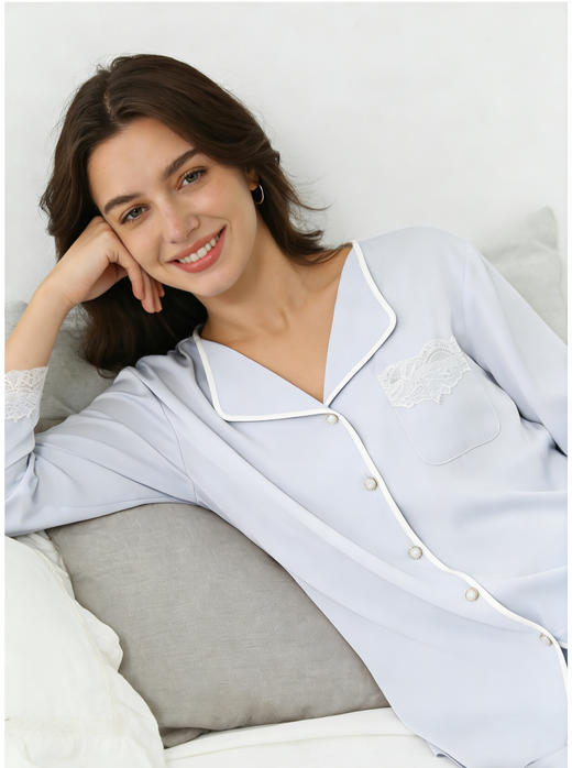 「免费试穿」「维多利亚定制款蕾丝睡衣」洛诗琳2026维多利亚定制款春季新款冰丝+蕾丝花边家居翻领睡衣两件套99727(7天左右发货) 商品图4