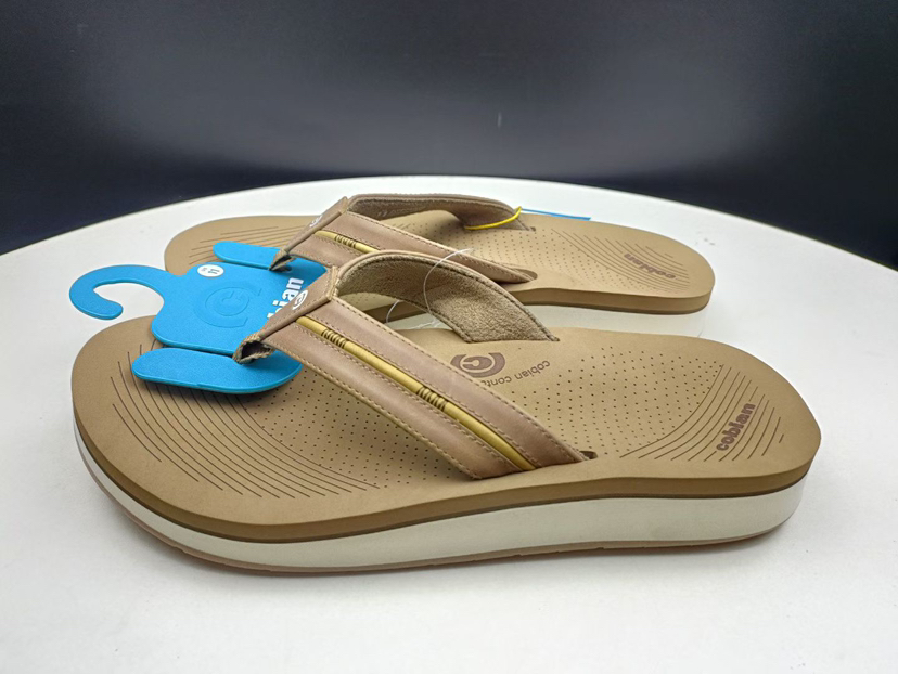 原单正品 cobian人字拖
一双以终身舒适度为口号的拖鞋
橡胶大底接近0.5cm，中低复合了三层
真的舒服啊，官方就没有低于40美金的拖鞋
且自带足弓
码数:41-46码全