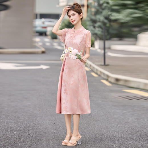 「自」全新升级【铂金会员284/天猫379/差价95】(71609)洛诗琳新中式蕾丝拼接连衣裙2026春季国风立领收腰提花裙女 商品图1