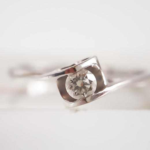 【天然正品】AU750白金简约时尚0.14克拉钻石戒指15号（戒圈可改）251225TJ04 商品图2