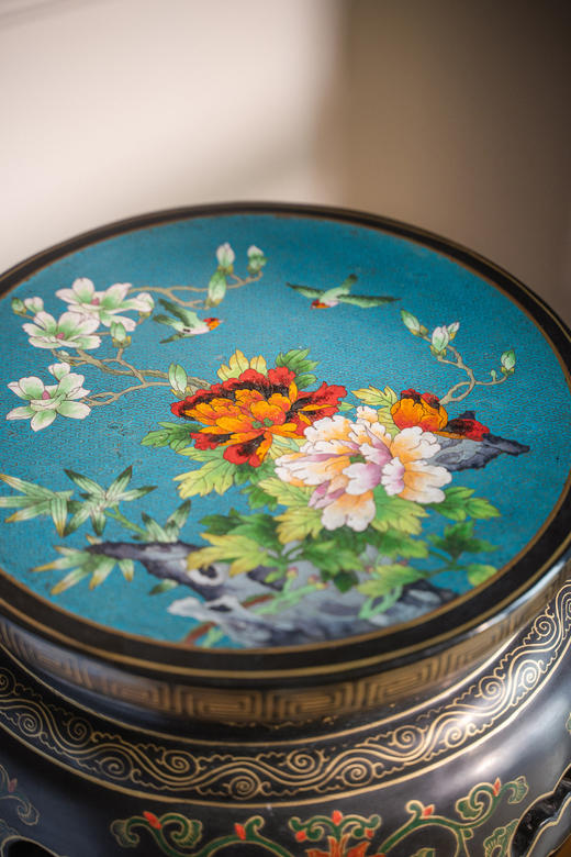 独角鹿西洋古董20世纪中国创汇时期出品东方主义木雕镶嵌花开富贵主题掐丝珐琅面花几 商品图5