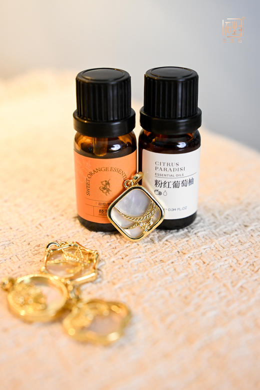 春日绽放 | 三生石正念 梅兰竹菊贝母“万能扣”吊坠 舒缓精油套装福利 商品图0