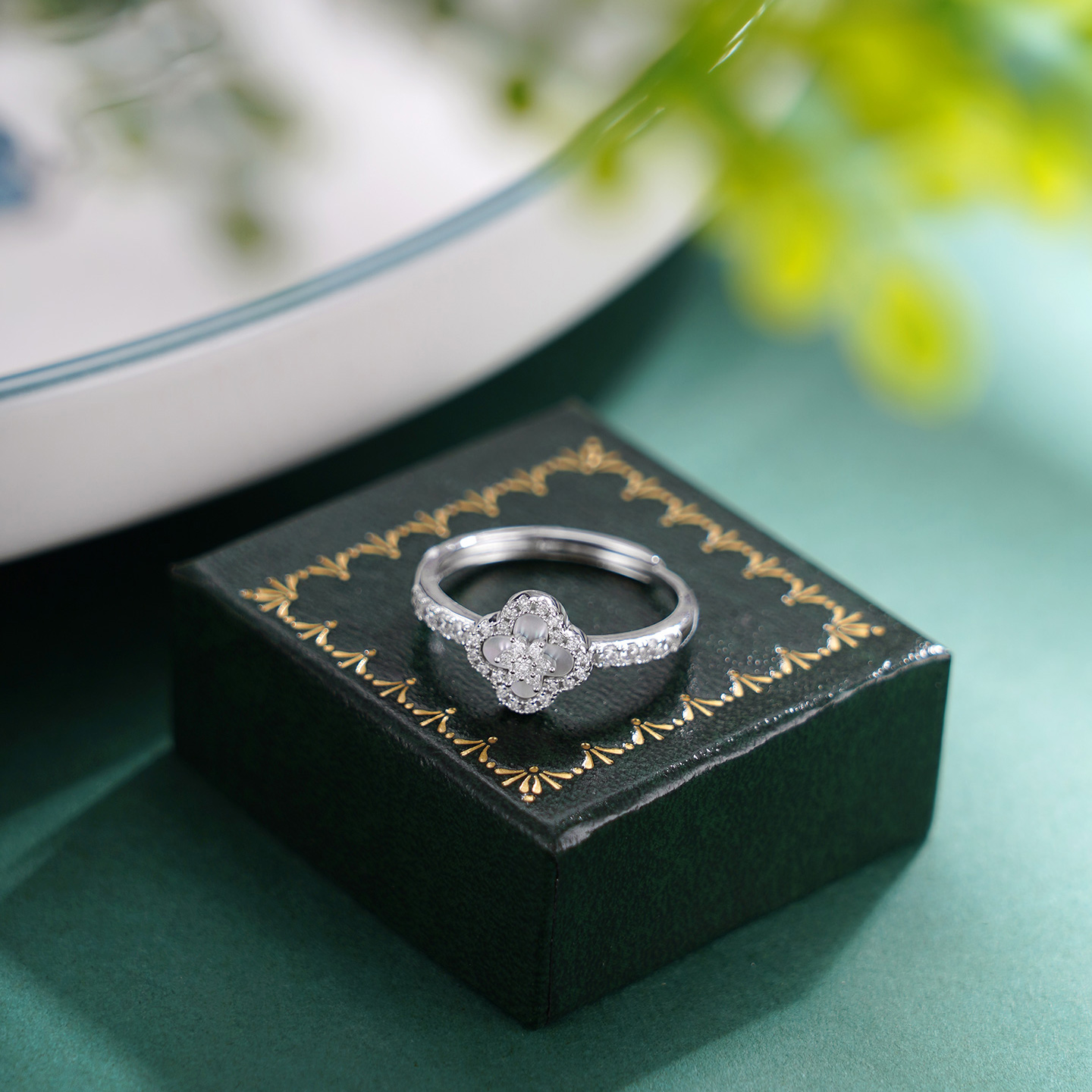 子佩集【四叶清辉】S925银戒指【FYJ-0618101】时尚白贝母四叶草锆石2509