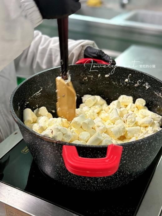 纯手工0防腐剂【迪拜软糯曲奇】7天内发货，外皮是软糯拉丝的无蔗糖棉花糖，包裹着黄油烤制的酥脆中东面丝，混合开心果酱与可可白巧克力，手工碾碎，层次超丰富！保质期：冷藏10天 冷冻60天 商品图9