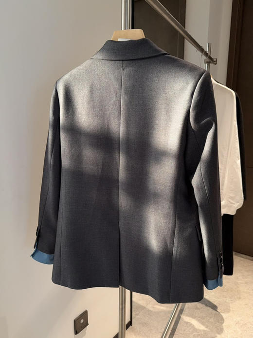 314-1大爆款 miu女士撞色拼接西服 深灰/蓝色袖口西装 商品图11