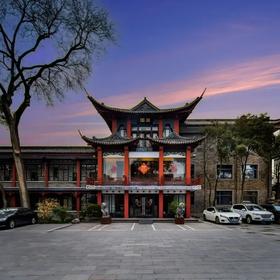 【烟花三月】扬州 | 萃园城市酒店（东关街文昌阁店）聚会套餐，￥399起/单人2晚，4人起订，扬州城C位的园林酒店