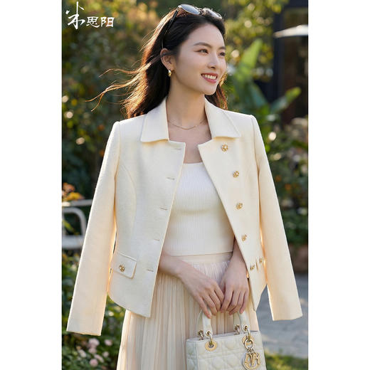 「雅白鎏金小香风外套」柔挺肌理 自带骨感 显贵又耐穿 约会通勤首选 米思阳2026春季新款法式小香风外套高级感修身显瘦翻领斜襟通勤气质上衣女4369 商品图0