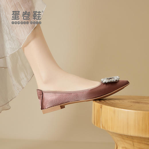 【舒适鞋服丨女款方扣蛋卷平底鞋】35-40码可选，蛋卷鞋系列，女士尖头春夏新款软底单鞋方扣平底鞋，百搭水钻，舒适软底，可做休闲逛街、旅行、开车、跳舞、上班通勤等多功能用鞋！ 商品图4