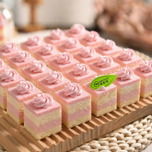 味美特“草莓/车厘子九宫格蛋糕”2个口味任选（一盒9小块）-原价商品 商品图0
