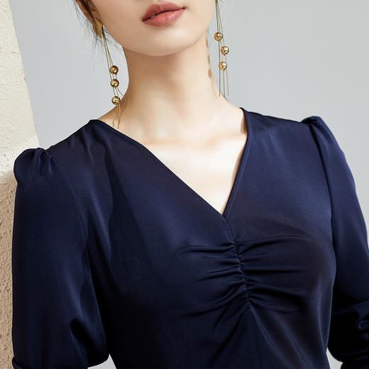 剩S 芳外秋季气质收腰显瘦中长裙子打底裙V领优雅长袖连衣裙女 商品图4