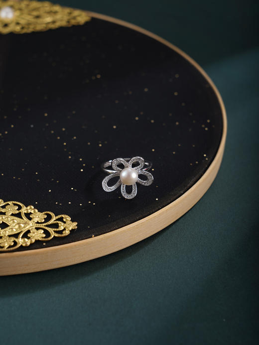 子佩集【‌花期正好】银S925珍珠惜王妃戒指【R2301】双色五瓣花2602 商品图4