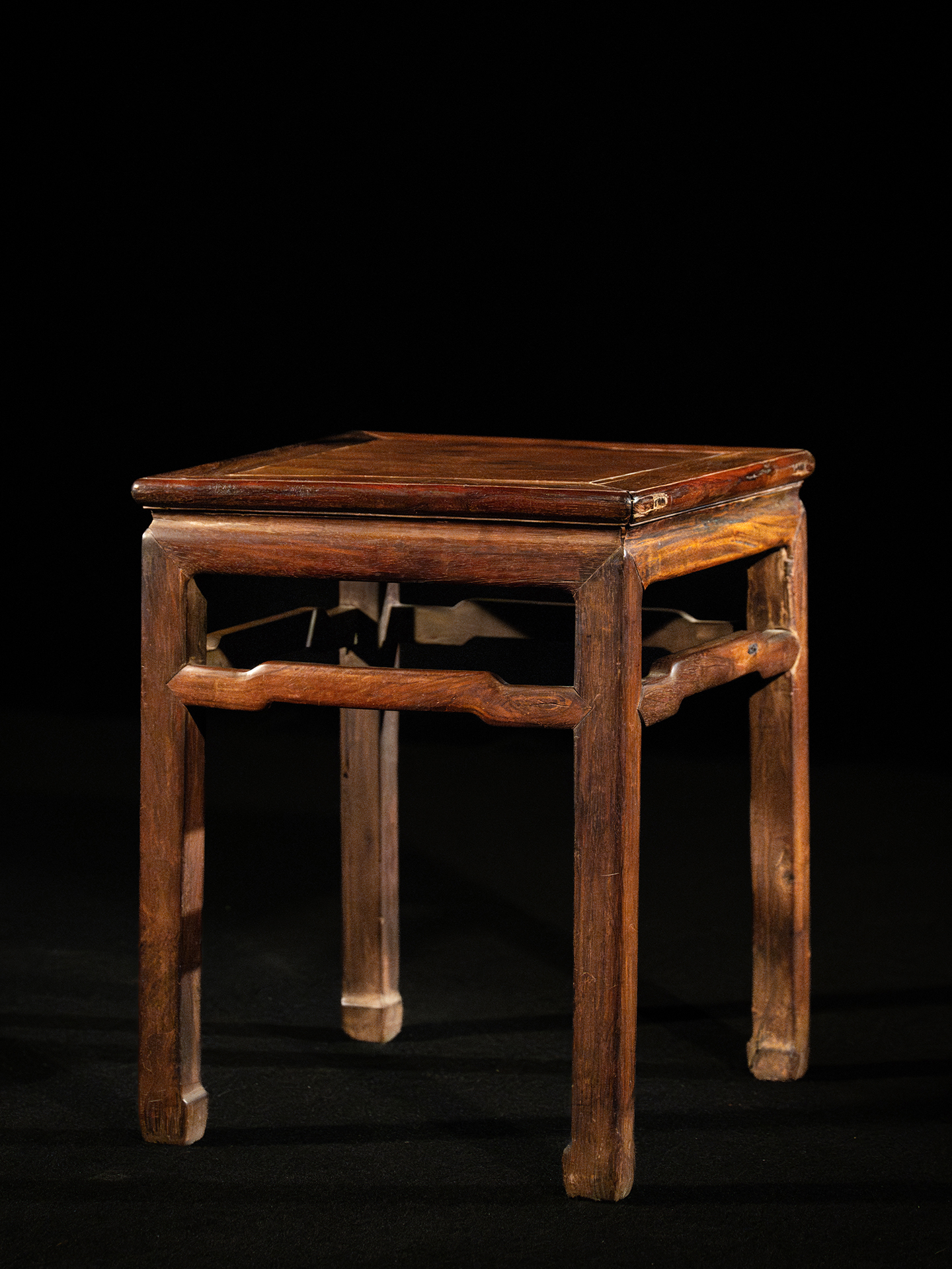 清	黄花梨罗锅枨束腰马蹄腿方凳