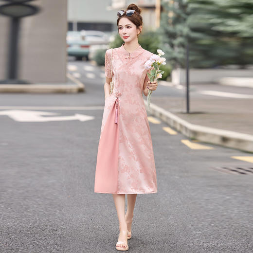 「自」全新升级【铂金会员284/天猫379/差价95】(71609)洛诗琳新中式蕾丝拼接连衣裙2026春季国风立领收腰提花裙女 商品图2