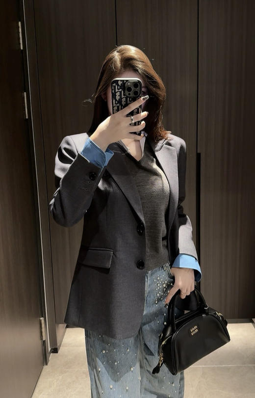 314-1大爆款 miu女士撞色拼接西服 深灰/蓝色袖口西装 商品图9