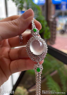 6094403，蛋面手链吊坠两用款。具体价格微信咨询