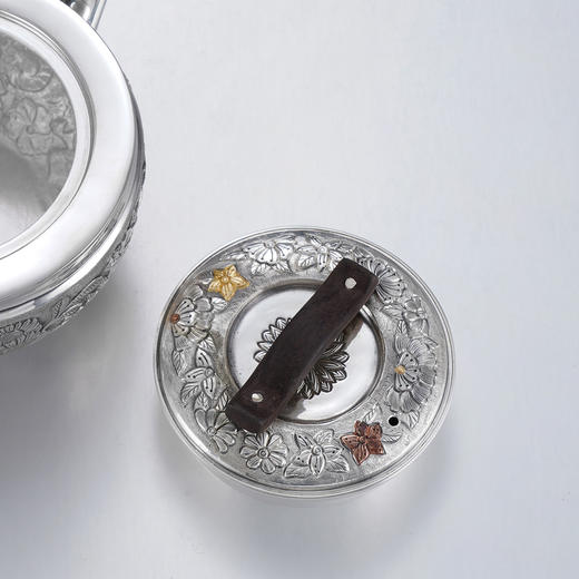 子佩集【花开福瑞】S999银摆件【ZJ039】茶具花朵嵌金平盖小茶壶2509 商品图9