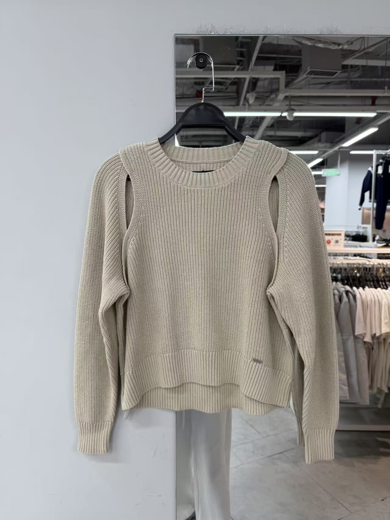 GAP  镂空毛衣79.9元（线上线下同步在售，不一定有货，介意勿拍）657850-NT