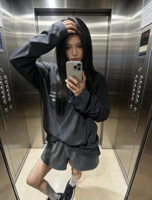 一店k （原版定织棉麻面料！）AS真的太会做松弛感单品了！棉+亚麻的混纺面料软而不塌！太舒服了！口袋倒印小标低调又有辨识度 ！26春新款口袋字母大T恤 宽宽松松慵懒范儿 好穿极了 商品图9