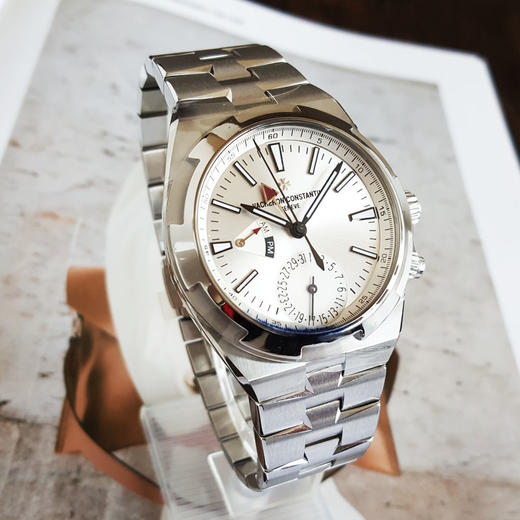 【99新（放置品）】Vacheron Constantin 江诗丹顿7900V/110A-B333自动机械机芯日期显示、双时区、昼夜显示41MM（男款）纵横四海系列精钢110326NJT28 商品图3
