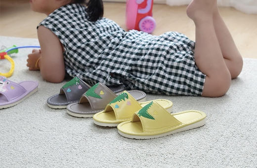 超纤维羊皮~糖果色儿童凉拖鞋卡通绣花PU皮拖鞋 室内家用家居宝宝皮拖鞋男女童春夏 商品图4