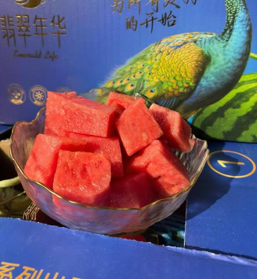 翡翠蒂升级版翡翠年华无籽西瓜，脆甜好吃，皮薄多汁，口感脆爽，甜蜜至极	个个优质精挑细选无籽大西瓜，带您体验最高端的西瓜品质。 商品图8