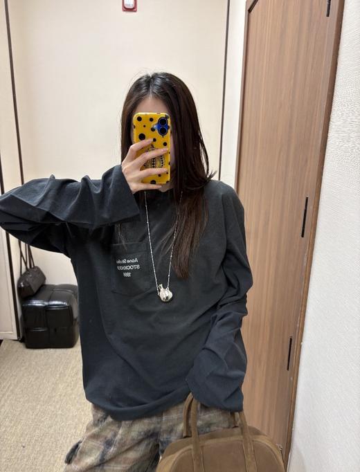 一店k （原版定织棉麻面料！）AS真的太会做松弛感单品了！棉+亚麻的混纺面料软而不塌！太舒服了！口袋倒印小标低调又有辨识度 ！26春新款口袋字母大T恤 宽宽松松慵懒范儿 好穿极了 商品图6