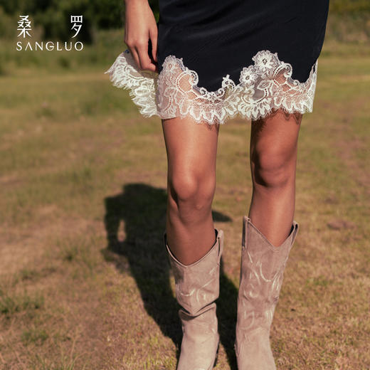 SANGLUO桑罗睡裙蕾丝拼接V领吊带裙礼物 商品图3