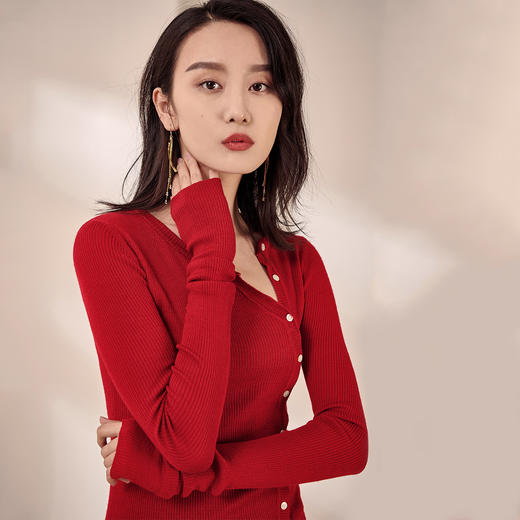 剩L 米思阳2026秋款新款红色洋气修身显瘦内搭长袖羊毛针织开衫女0938 商品图1