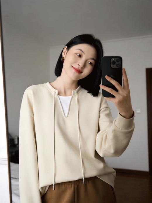 LONGNVFAIR学院运动小V领卫衣 | 圆领拼小V领，休闲感松弛穿搭，高级又自在【3-7天发货，周末顺延】 商品图2