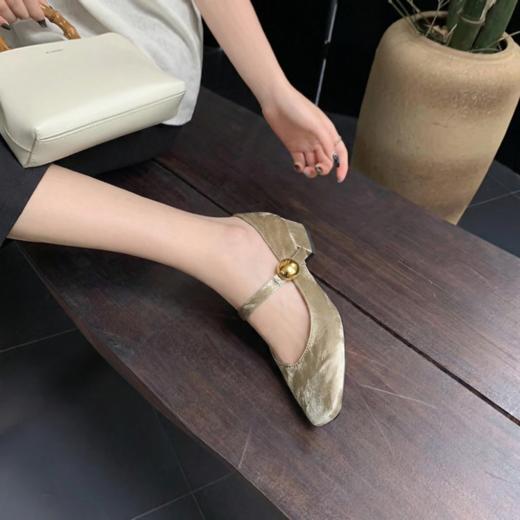 🍃早春单鞋天花板｜把 “贵气” 穿在脚上的单鞋 丝绒质感 显贵不撞款❗❗ 【ROAADN】国风缎面玛丽珍法式复古方头粗跟鞋 - 🏮新中式少女的本命单鞋 商品图2