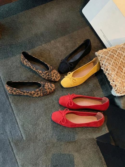 💡不露痕迹的小心机-4cm📍隐形增高+ 软底 小个子姐妹de狂喜🔥通勤约会都能穿o特别百搭❗❗【ROAADN复古小方头蝴蝶结内增高单鞋001】 🎉不管是配阔腿裤还是小裙子 都温柔又显气质 商品图2