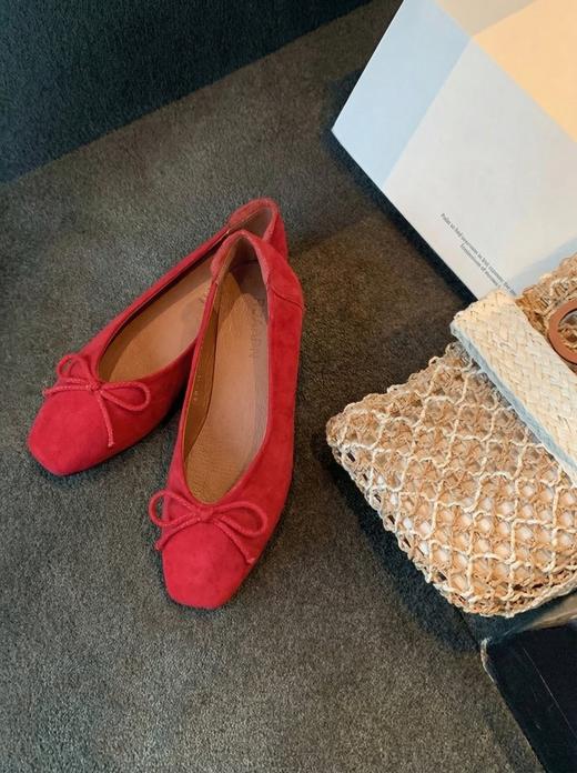 💡不露痕迹的小心机-4cm📍隐形增高+ 软底 小个子姐妹de狂喜🔥通勤约会都能穿o特别百搭❗❗【ROAADN复古小方头蝴蝶结内增高单鞋001】 🎉不管是配阔腿裤还是小裙子 都温柔又显气质 商品图4